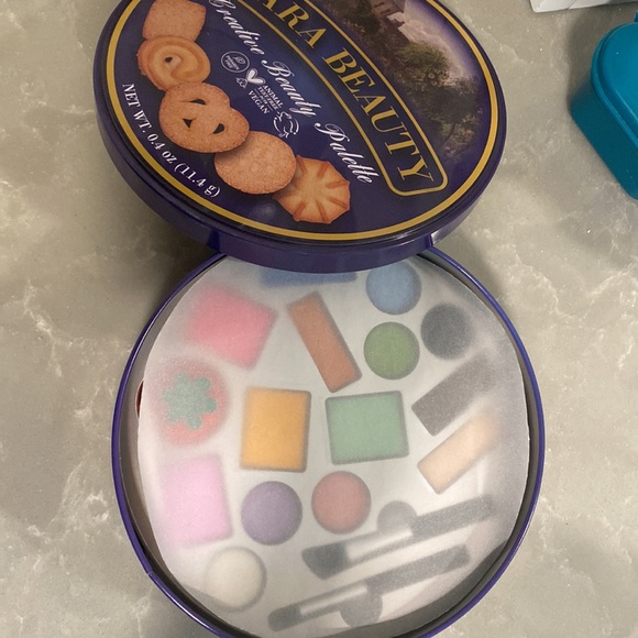 Kara Beauty “cookie” palette - Picture 5 of 7